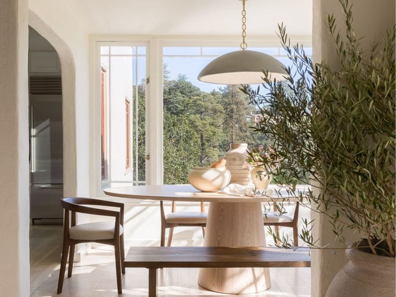 A dining nook by Saga Interiors